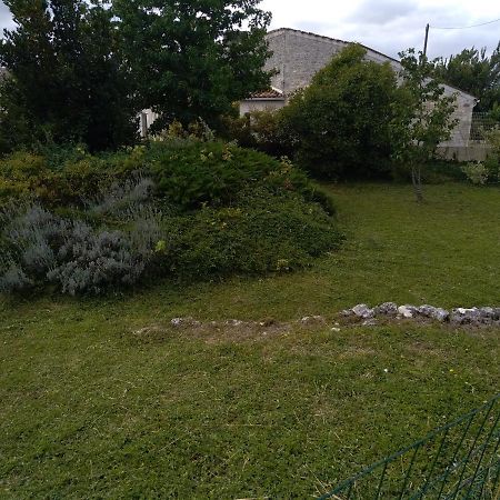Gite Climatise *** Le Pigeonnier Pons Exterior photo